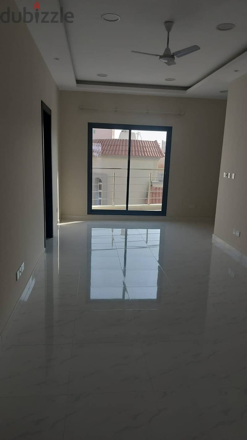 new building flat for rent with balcony in zinj 7