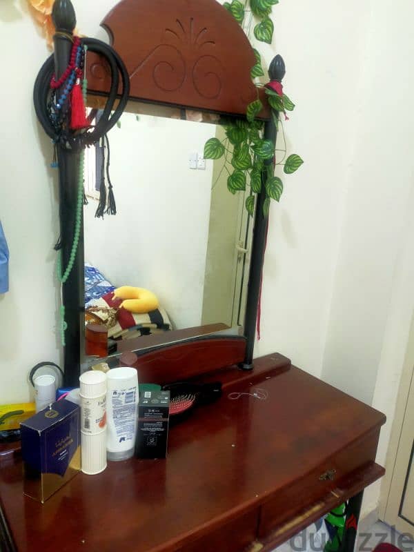 dressing table 0