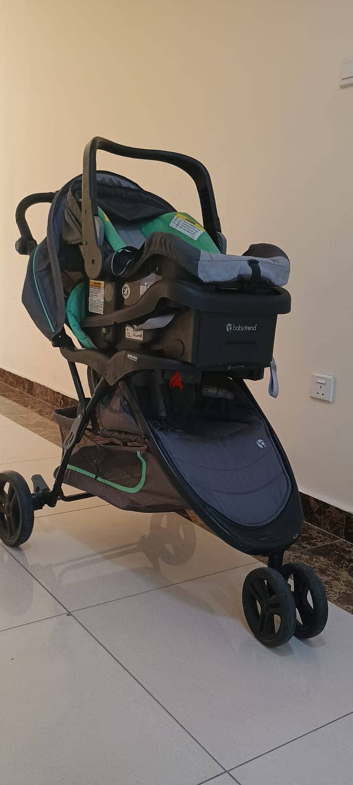 For sale baby stroller and car seat simple use very neat 3