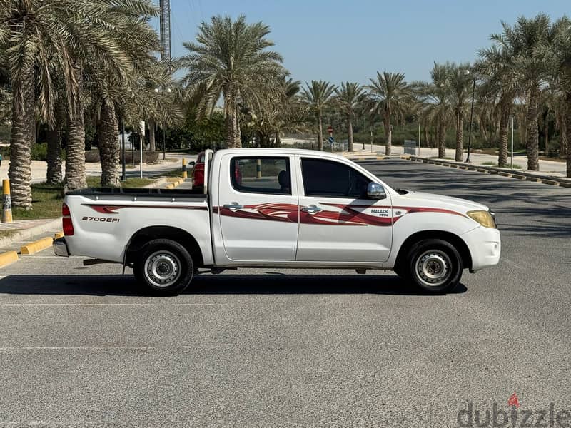 Toyota Hilux 2010 white 2