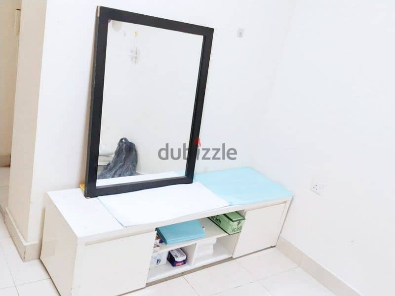 vanity big size mirror and table with drawers. plus bedside drawer. 0