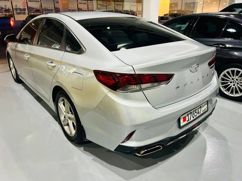 Hyundai Sonata SE 2018  4 Cylinders 2.4L 2