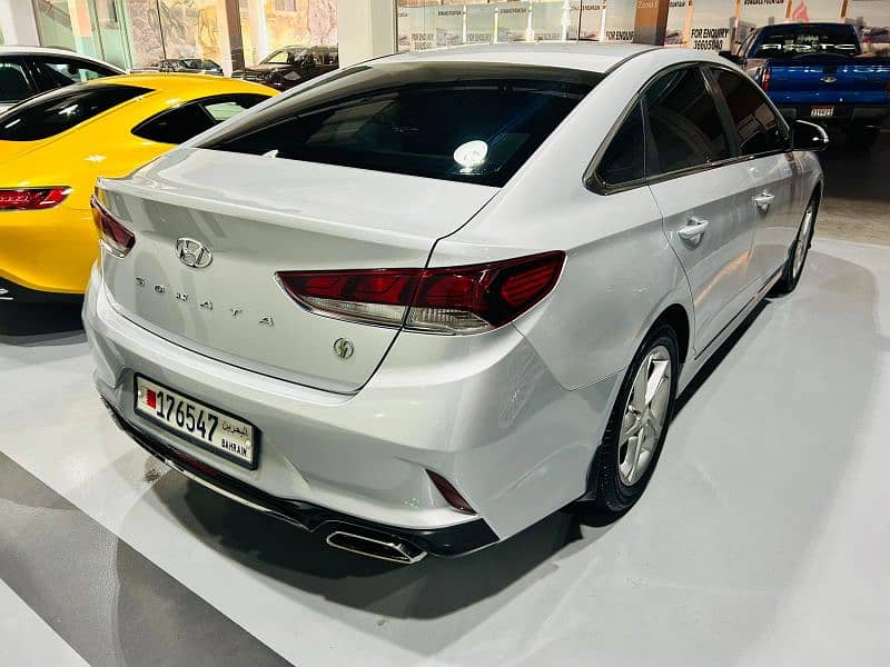 Hyundai Sonata SE 2018  4 Cylinders 2.4L 3