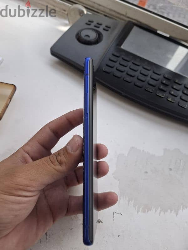 urgent sell OnePlus 8 pro ( ram 12+12/256 gb 3