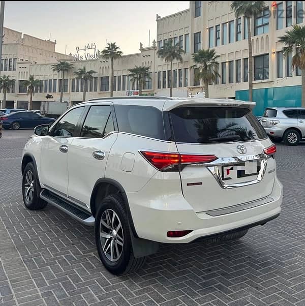 Toyota Fortuner V6 2018 Singe Owner 2