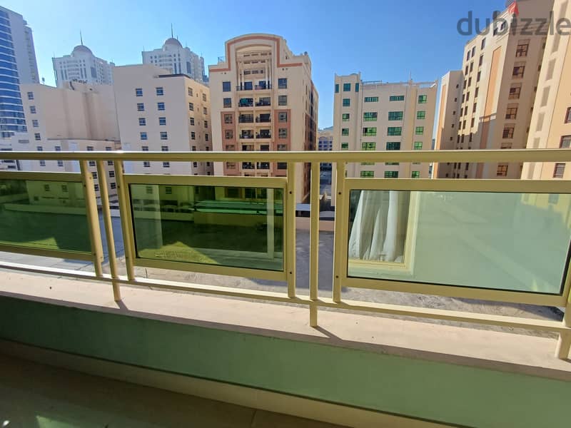 Extremely Spacious | Balcony | Natural Light | Wifi & Housekeeping 6