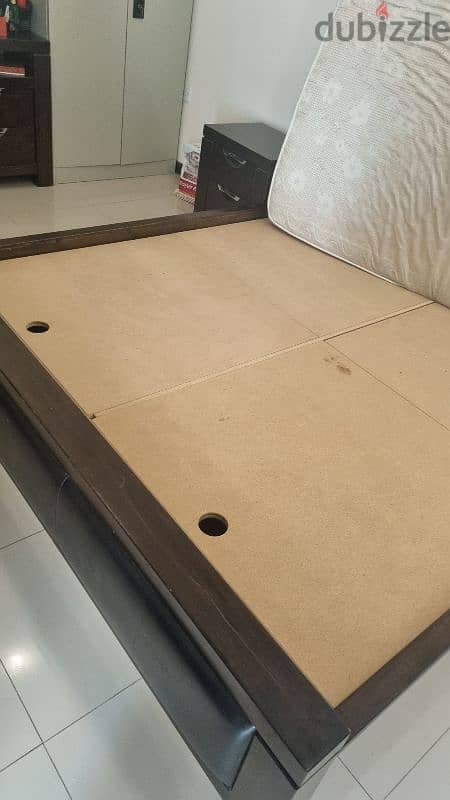 King size Bed with side tables 3