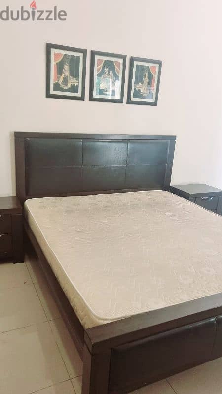 King size Bed with side tables 4