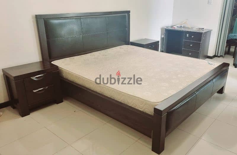 King size Bed with side tables 5