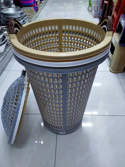 Plasticna Laundry Basket 65L