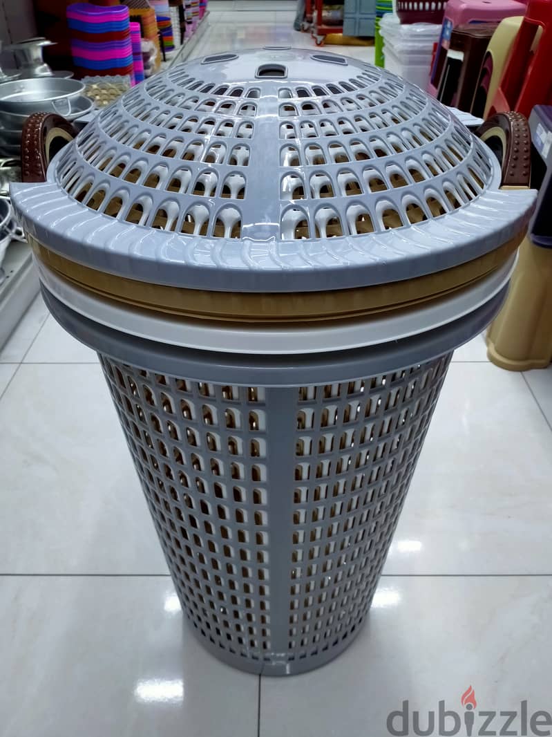 Plasticna Laundry Basket 65L 1