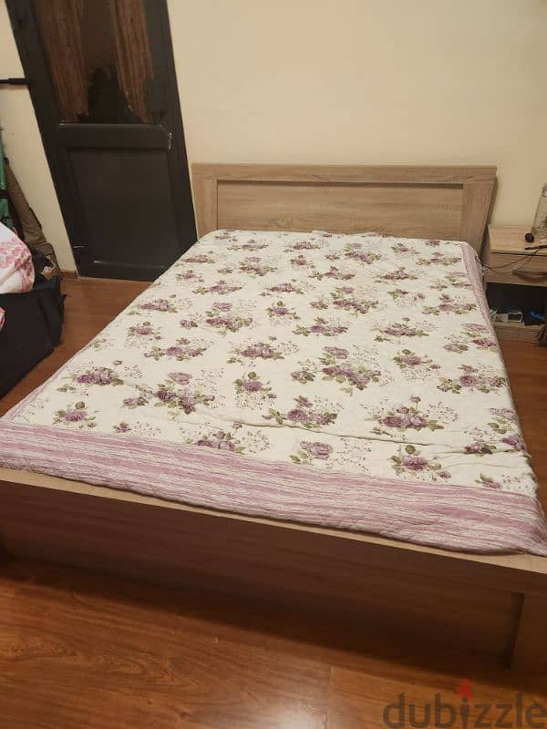 Queen size bed & Cupboard for sale 0