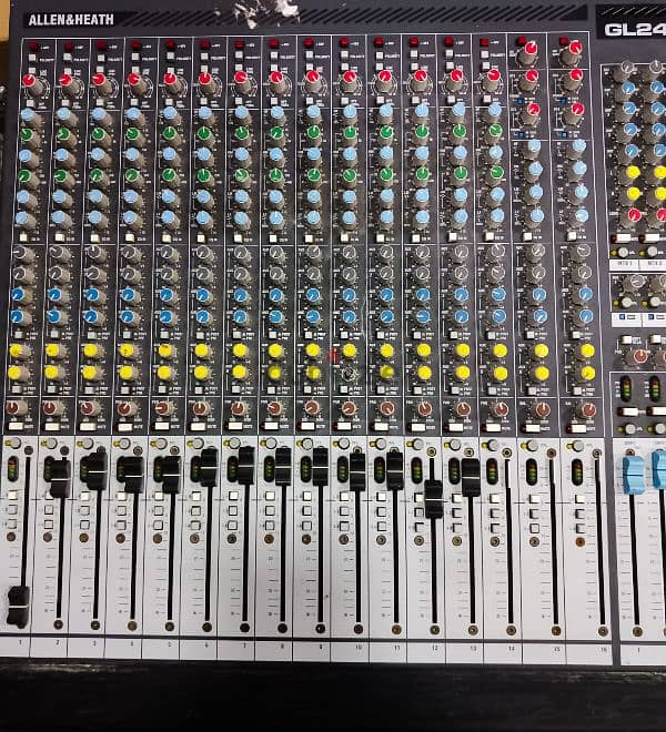 Allen and Heath Gl2400-32 Mixer 1