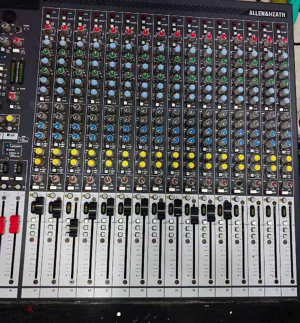 Allen and Heath Gl2400-32 Mixer 3