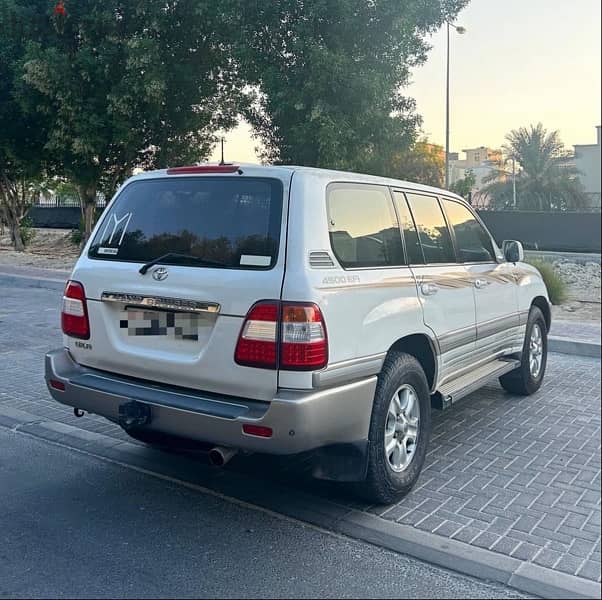 Toyota Land Cruiser 2003 Single Owner 3