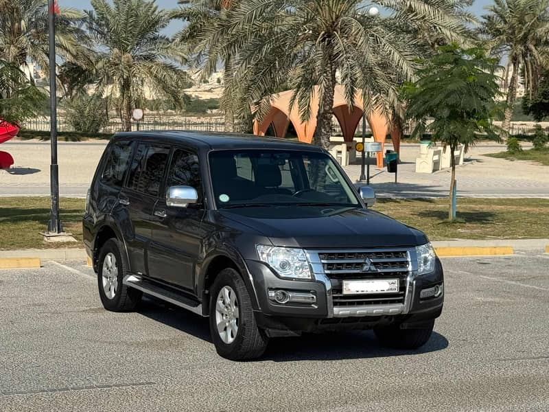 Mitsubishi Pajero 2016 grey 0