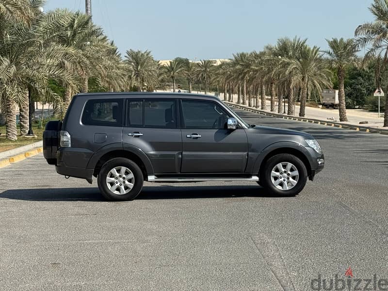 Mitsubishi Pajero 2016 grey 2