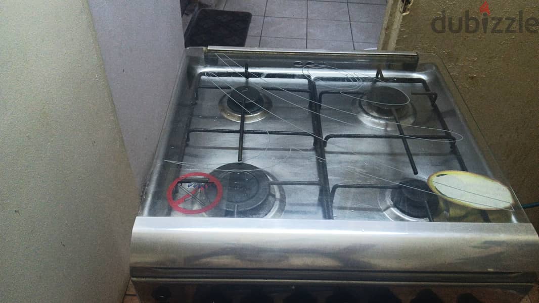 Four burner cooking range with cylinder 0