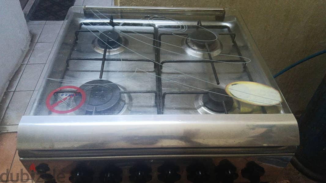 Four burner cooking range with cylinder 3