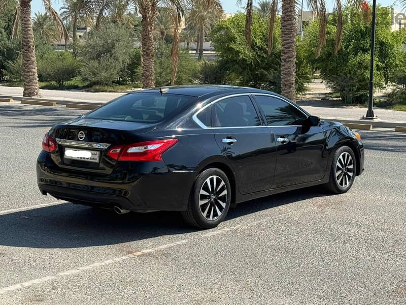 Nissan Altima 2016 black 6