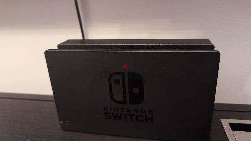 Nintendo Switch + 200GB SD storage + Case 4