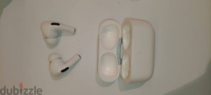 Original Iphone air buds for sale original just few days used all ok 3