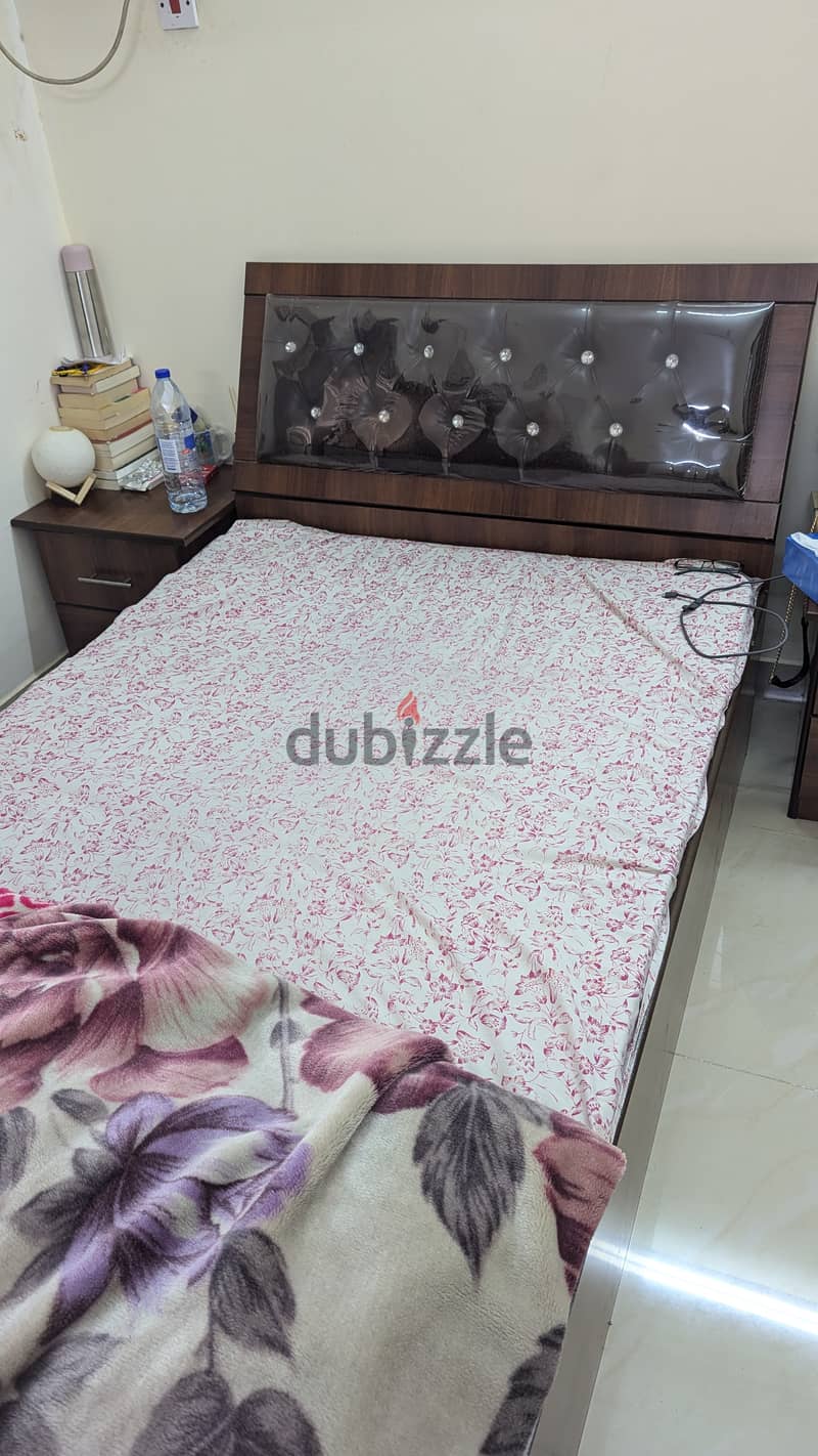 Queen sized beds for sale 2