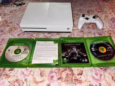 Xbox One S 1000GB 2 Games Original Controller