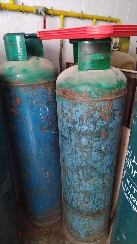 gas cylinder, 4 big pcs 1