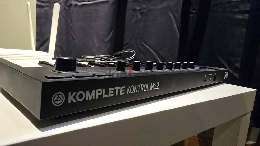 Midi keyboard Komplete kontrol m32 1