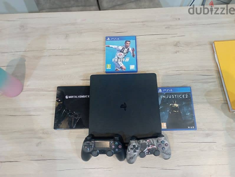 ps 4 بحاله نظيفه جدا و ممتازة 0