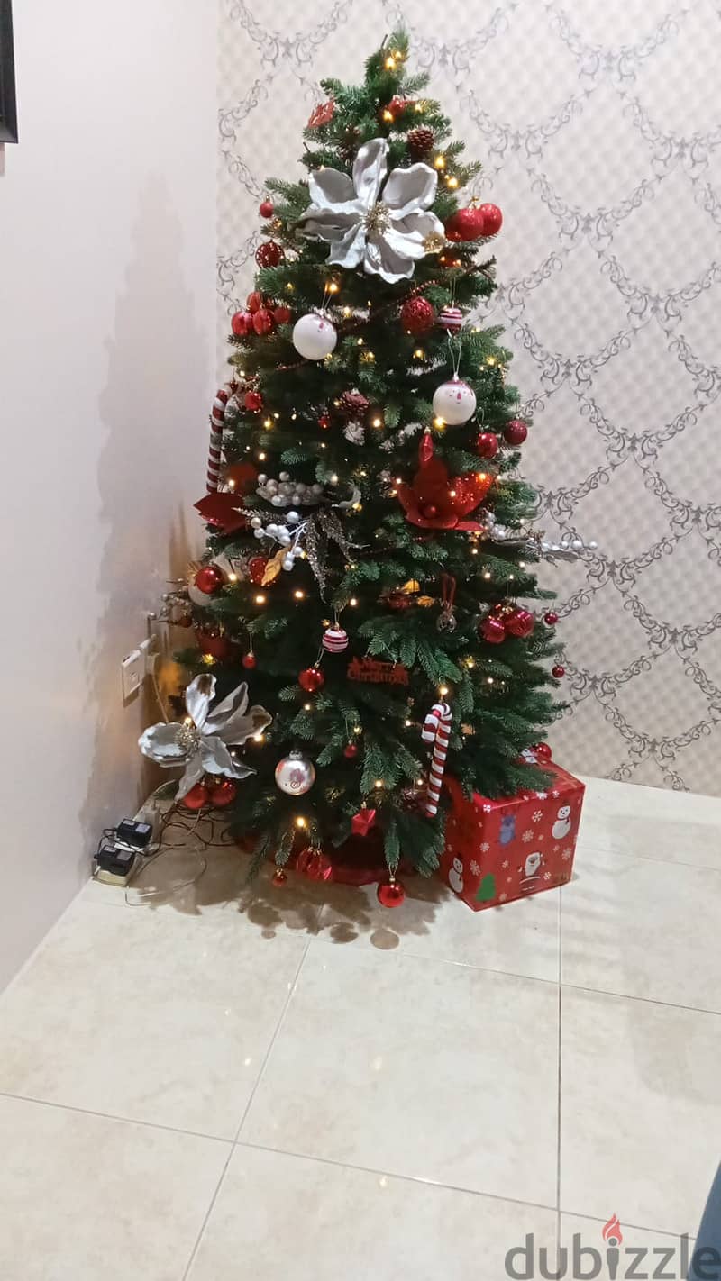 Christmas tree with decor for sale URGENT 0