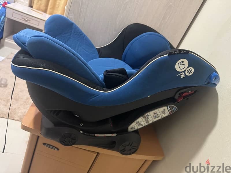 Car seater & baby carrier same as brand new 2