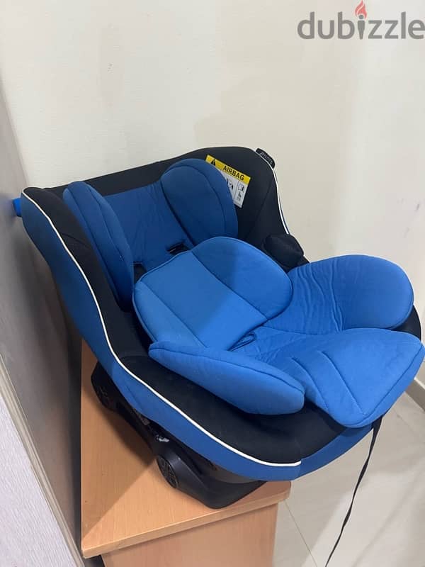 Car seater & baby carrier same as brand new 4