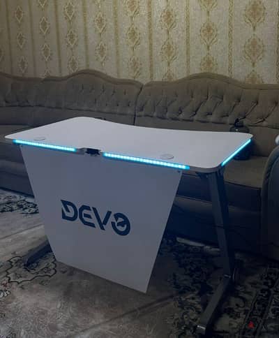 devo table for sale in perfect condition