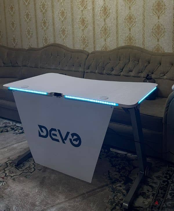 devo table for sale in perfect condition 0