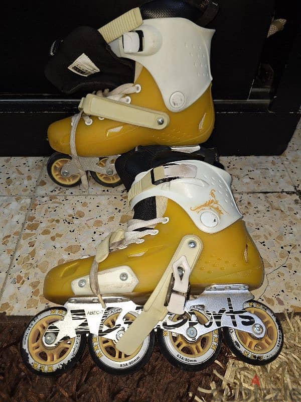 roller skating shoes 3