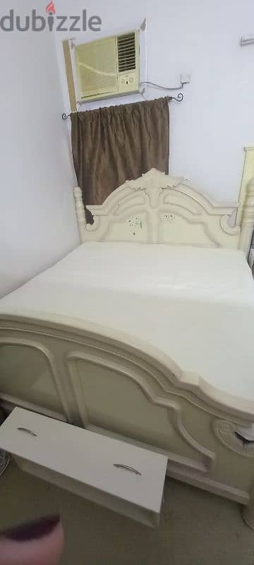 KING SIZE BED WTH MATTRESS 0