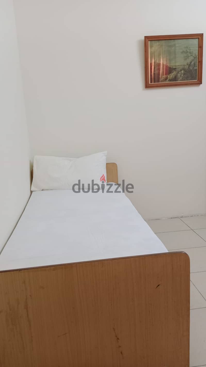 Bed Space Available for bachelors in Gudaibiya Opposite lulu, nesto 2