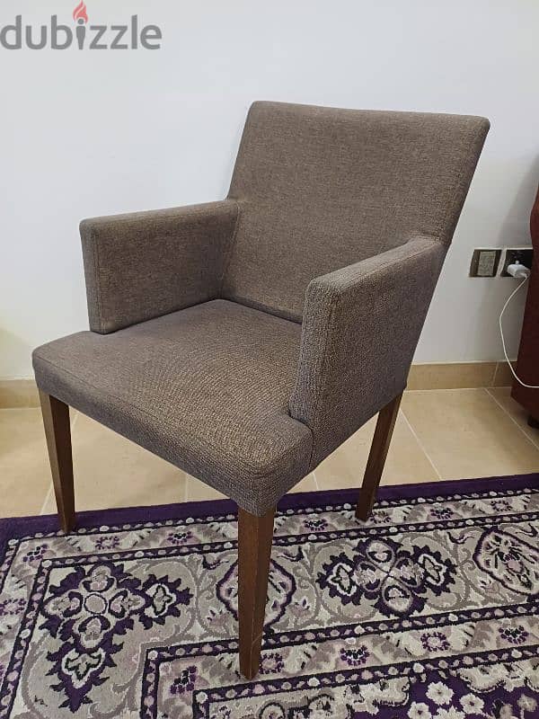 chair in good condition only one  8 BD pickup juffair  call 0