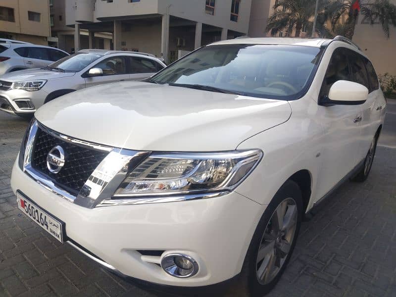 Nissan Pathfinder 2015 SUV 11