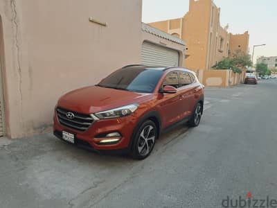 Hyundai Tucson 2016/2017 second owner full options panoramic sunroof