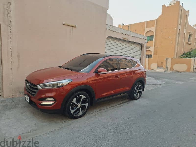 Hyundai Tucson 2016/2017 second owner full options panoramic sunroof 3