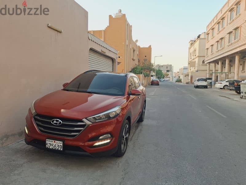 Hyundai Tucson 2016/2017 second owner full options panoramic sunroof 4