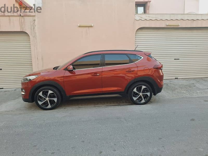 Hyundai Tucson 2016/2017 second owner full options panoramic sunroof 6