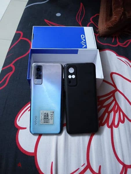 Vivo Y51. . . like a new. . good condition 8