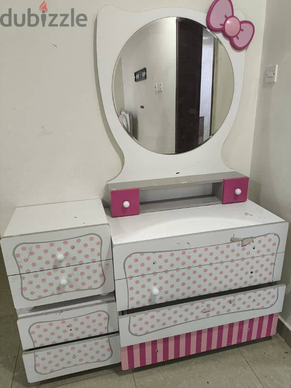 Kids Bed and drawer mirror 1