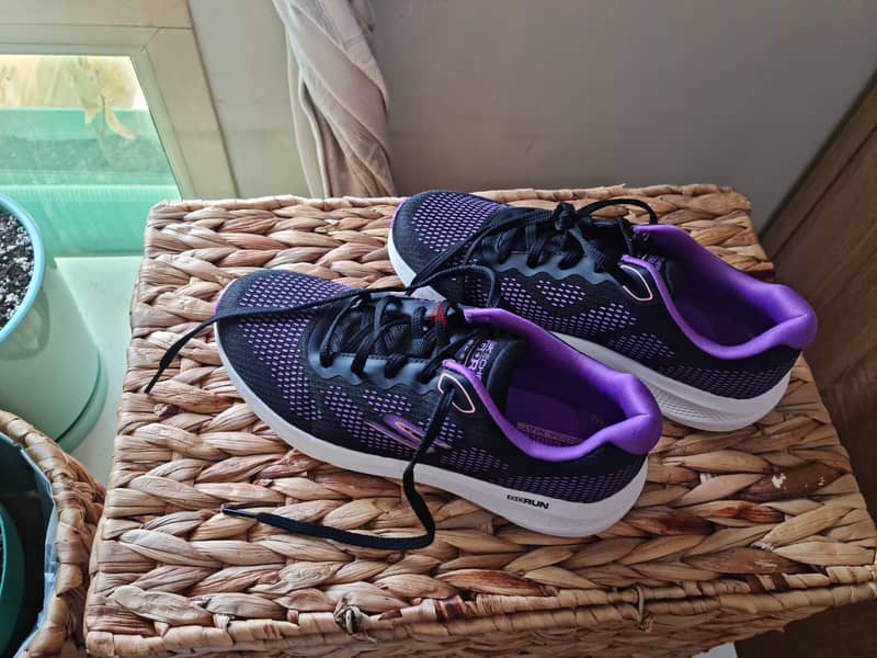 Skechers Shoes size 37.5 0