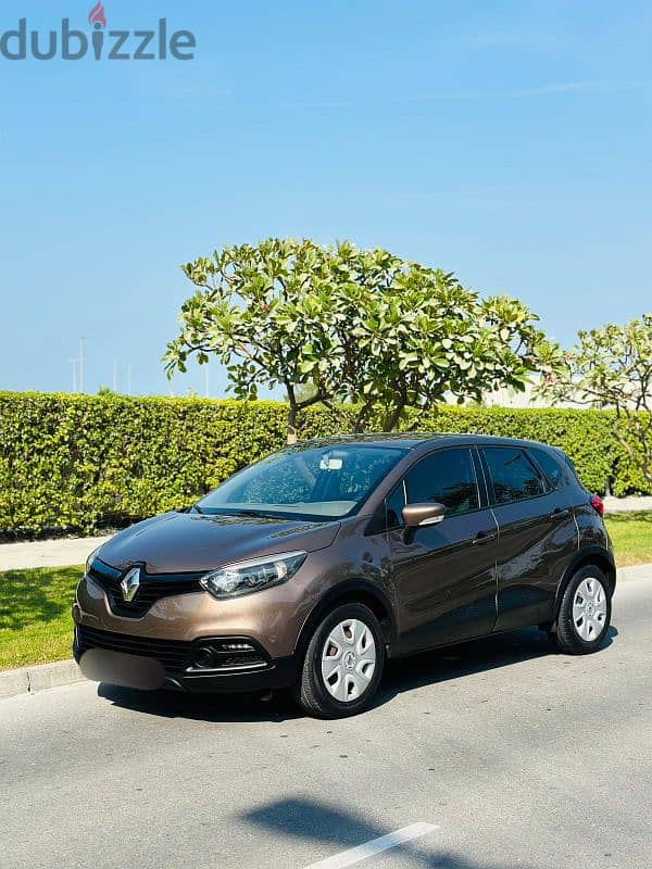 Renault Captur Compact SUV. Year-2016 Hatchback 0