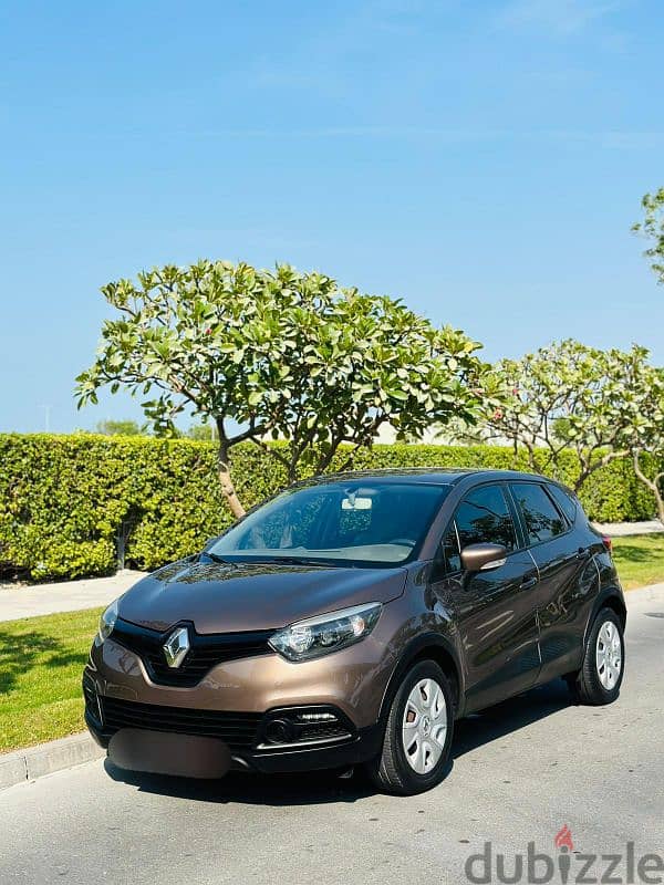 Renault Captur Compact SUV. Year-2016 Hatchback 3